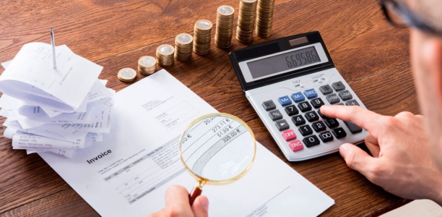 facturas-impuesto-gastos-deducibles-economia-e1735221575968